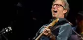 Ünlü rockçı Eric Clapton, aşı zorunluluğu olan salonlarda konser vermeyeceğini açıkladı