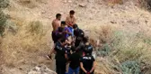 Sahilde vatandaşların dalgınlığından faydalanıp çanta ve telefonlarını çalan 4 genç kıskıvrak yakalandı
