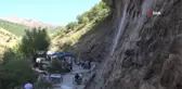 Sıcaktan bunalan vatandaşlar, efsaneye konu olan şelalede serinliyor