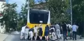 Sarıyer'de arızalanan İETT otobüsünü yolcuların ittiği anlar kamerada