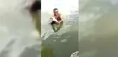 Çıplak elle balık tutan adamın yeteneği şaşırttı