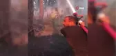 Tatile giden Adanalı gençler, yangına müdahale etti