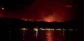 Son dakika haberleri! Marmaris'te orman yangını; alevler yerleşim yerine 100 metre kadar yaklaştı, 1 ölü YANGIN SÜRÜYOR, ALEVLER GECEYİ AYDINTIYOR