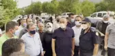 Bakan Çavuşoğlu, yangından etkilenen Güzelbağ Mahallesinde incelemelerde bulundu
