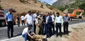 YOL ÇALIŞMASINI KURBAN KESEREK KUTLADILAR