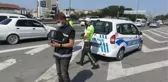 Havalimanında hırsızlık yaptılar, trafik denetim noktasında yakalandılar