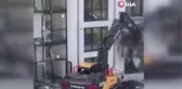 Parasını alamayan Alman müteahhit iş makinası ile binaya saldırdı