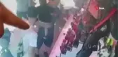 Fatih'te hırsız turistlerin çantasını bebek arabasından çaldı
