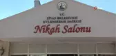 Evet dediler, nikah şekeri yerine kedi ve köpek maması dağıttılar