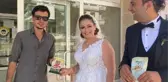 NİKAH ŞEKERİ YERİNE KÖPEK VE KEDİ MAMASI DAĞITTILAR