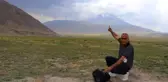 Göktaşı olduğuna inandığı taşı noterde kendi adına tescillettirdi