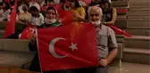 SPOR Milli boksör Esra Yıldız'ın çeyrek final maçını, ailesi heyecanla takip etti