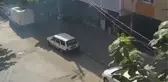 SULTANGAZİ'DE ELEKTRİK KABLOLARI ÜZERİNE DÜŞTÜĞÜ MİNİBÜSÜ YAKIYORDU