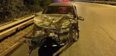 SÜRÜCÜSÜNÜN POLİSTEN KAÇTIĞI ÇEKİCİ OTOMOBİLLE ÇARPIŞTI: 3 YARALI