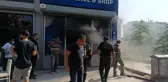 Tekel bayisinin deposu alevlere teslim oldu