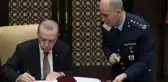 YAŞ kararlarının dikkat çeken isimleri! Orhan Gürdal tümgeneralliğe yükseltilen astsubay kökenli ilk isim oldu