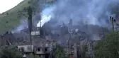 YUSUFELİ'NDE YANAN 33 EVDEN GERİ ENKAZ KALDI