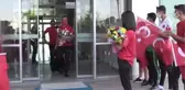 DİYARBAKIR - Olimpiyatlarda 10 metre havalı tüfekte 4. olan Ömer Akgün, çiçeklerle karşılandı