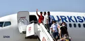 Olimpiyatlarda sırıkla atlamada final yarışan milli atlet Ersu Şaşma, Türkiye'ye döndü