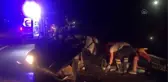 Otomobil bariyerlere çarptı: 3 yaralı