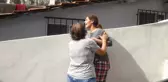 Yufka açan kadın çatıdan düştü, kızı sinir krizi geçirdi