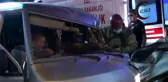 Kartal'da kamyonet ile tır birbirine girdi, kamyonet sürücüsü araçta sıkıştı