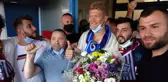 Son dakika haberi... Trabzonspor'un yeni transferi Cornelius'a coşkulu karşılama