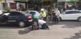 Trafikte tekmeli, sopalı yol verme kavgası kamerada