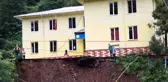 Sel suları şiddetli geldi, koca okulun bahçesi kaşla göz arasında yok oldu