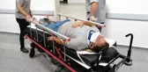 Otomobilin çarptığı temizlik görevlisi yaralandı