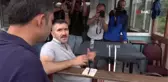 Bakan Kurum, duvar kırarak çocuklarını selden kurtarırken yaralanan baba ile görüştü
