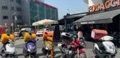  MOTOSİKLETLİ KURYELERİN KAPIDA KALMA İSYANI