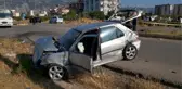 Son dakika! SERVİS BEKLERKEN, KAZADA SAVRULAN ARAÇLARIN ÇARPMASIYLA ÖLDÜ