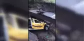 Şiddetli yağışta çöken köprüden yola düşen taksinin şoförü, o anları anlattı