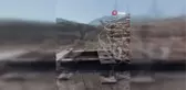 Yangından kurtarılan yavru leylek yaşama tutundu