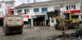 KASTAMONU - Sel felaketinin yaşandığı Bozkurt'ta enkaz kaldırma ve temizlik çalışmaları devam ediyor (2)