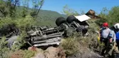 Şarampole devrilen kamyonetin sürücüsü hayatını kaybetti