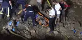İNŞAAT İŞÇİSİ KAYAN TOPRAK ALTINDAN VİNÇ YARDIMIYLA ÇIKARILDI