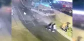 Alkollü kamyonet sürücüsünün seyyar satıcıların arasına girdiği kaza kamerada