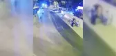 Kamyonet kaldırımdaki yayalara çarptı: 3 yaralı