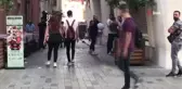 Son dakika haber... Taksim Meydanı'nda kıskançlık kavgası kamerada
