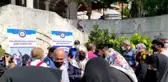 İstanbul polisi, Üsküdar Meydanı'nda vatandaşlara aşure ikram etti