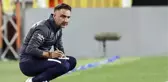 Fenerbahçe kulübesinde futbolcu kalmaması taraftarları çıldırttı