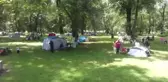 Sağlık çalışanları kampta aileleriyle doğa içinde stres atıyor