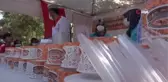 Vali Erkaya Yırık, konteyner kentte kalan vatandaşlara aşure ikramında bulundu