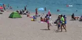 Turizm kenti Antalya'da sahiller doldu taştı