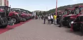 Fuar alanına kurulan aşı standı ilgi görüyor