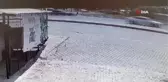Son dakika: Otomobilin kırmızı ışık ihlali yapan minibüse çarptığı anlar kameralara yansıdı