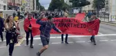 Almanya'da hükümetin Kovid-19 salgınıyla mücadele politikası protesto edildi