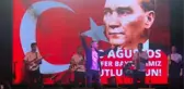 Beyoğlu'nda 30 Ağustos Zafer Bayramı Resul Dindar konseriyle kutlandı